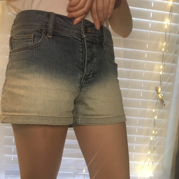 Armani Exchange Gradation Jean Shorts - Picture 2 of 9